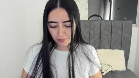 Snapshot of zoe_jones7 chatting on September 14, 9:00 am zoe_jones7 online show from September 14, 9:00 am