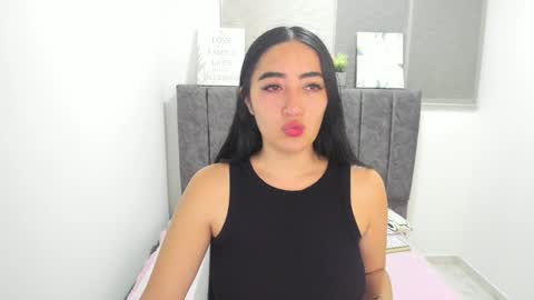 Snapshot of zoe_jones7 chatting on February 1, 3:52 am zoe_jones7 online show from February 1, 3:52 am