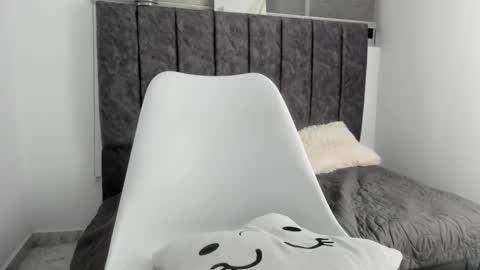 zoe_jones7 online show from October 20, 5:45 am