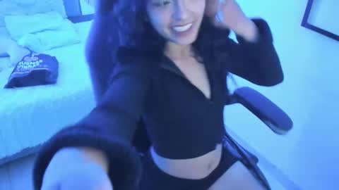 zoe_jonesx online show from March 17, 5:01 am