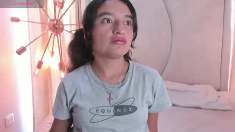 zoe_jonezx1 online show from September 22, 3:38 pm