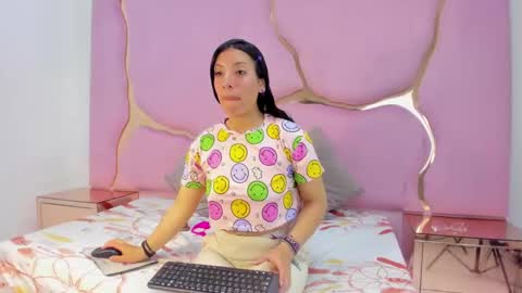 zoe_king19 online show from October 7, 4:19 am