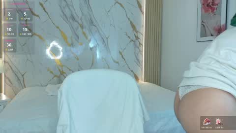 zoe_longhair online show from May 4, 8:15 pm