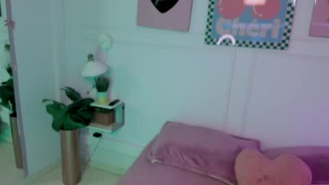 Zoe Lynch online show from April 14, 11:57 am