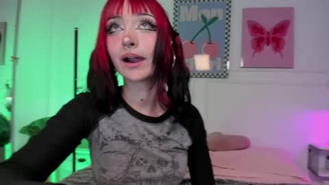 Zoe Lynch online show from June 3, 2:33 pm