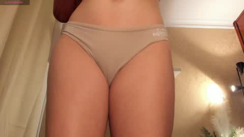 zoe_millerx online show from April 9, 1:28 pm