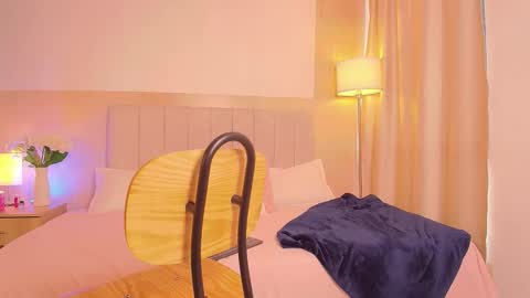 Mia online show from October 20, 5:29 pm