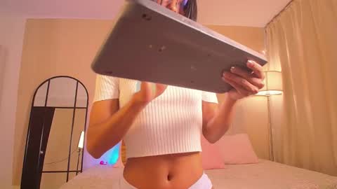 Mia online show from November 27, 11:56 pm