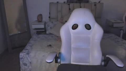 Zoe online show from November 14, 11:45 am