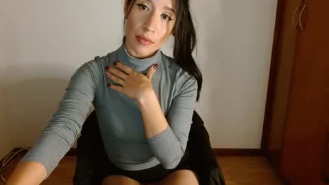 Snapshot of zoedixon01 chatting on December 23, 1:40 am zoe online show from December 23, 1:40 am