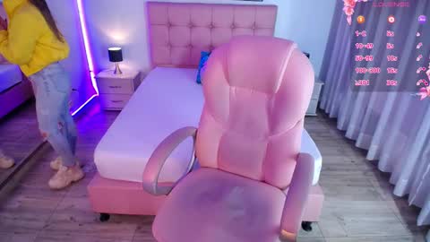 zoe online show from February 12, 12:01 pm