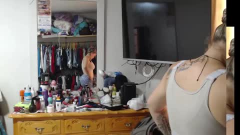 zoeecruz online show from January 25, 3:52 pm