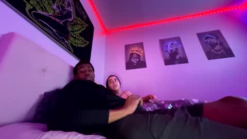 Snapshot of zoel87 chatting on January 19, 2:04 am LovelyLatin25 online show from January 19, 2:04 am