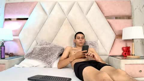 zoelucas online show from March 17, 12:10 pm