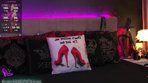 ZoeMesmerize online show from February 16, 9:40 am