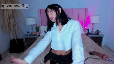 Snapshot of zoemiller32 chatting on March 10, 7:11 am CuteZoe online show from March 10, 7:11 am