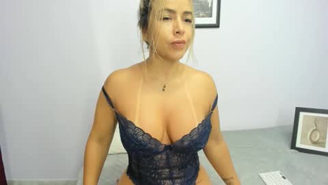 Isabella online show from October 29, 4:14 am