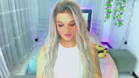 zoeschmmit online show from May 29, 2:42 am