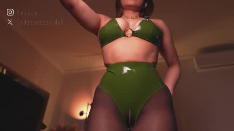 zoevidal_ online show from March 23, 12:32 pm