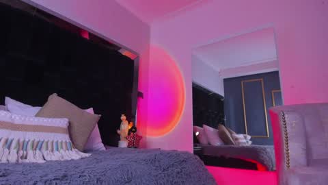 zoevidal_ online show from February 6, 11:53 am