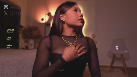 zoevidal_ online show from March 1, 12:20 pm