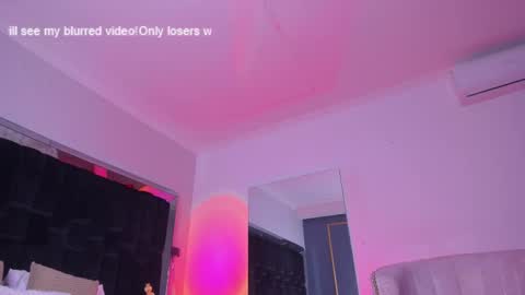 zoevidal_ online show from February 17, 3:11 pm