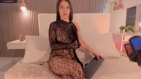  ZOE  online show from October 19, 3:11 am