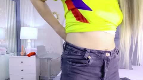 ZoeWilliis online show from July 4, 11:47 am