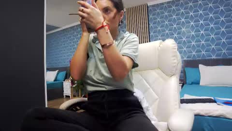 Zoey online show from November 6, 6:00 pm