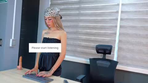 Zoey online show from May 3, 1:06 pm
