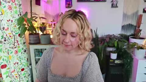 Zoey Ryan online show from March 30, 6:30 pm