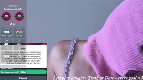Snapshot of zoeythepinkmask chatting on September 15, 8:38 am Zoey online show from September 15, 8:38 am