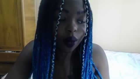 Snapshot of zooee_p chatting on February 9, 7:52 pm Zooe online show from February 9, 7:52 pm