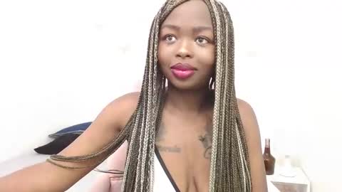 Snapshot of zooee_p chatting on December 31, 12:36 pm Zooe online show from December 31, 12:36 pm