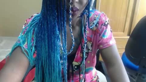 Snapshot of zooee_p chatting on February 3, 1:30 pm Zooe online show from February 3, 1:30 pm