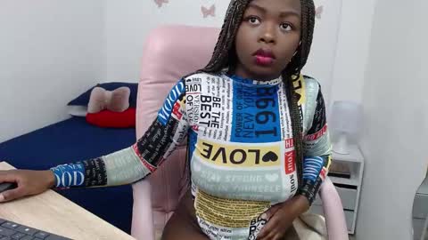 Snapshot of zooee_p chatting on January 4, 11:33 am Zooe online show from January 4, 11:33 am
