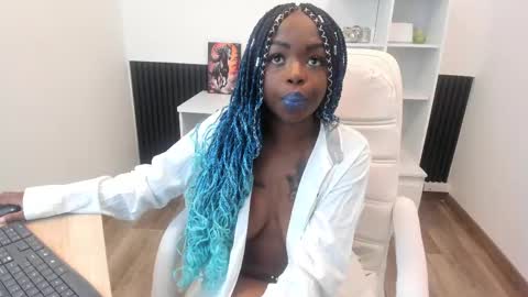 Snapshot of zooee_p chatting on January 15, 11:43 am Zooe online show from January 15, 11:43 am