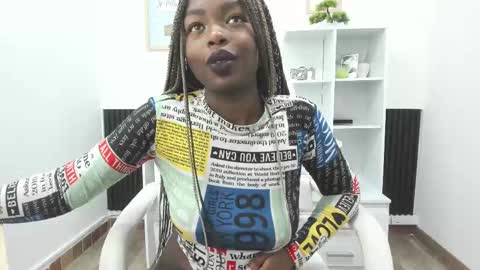 Snapshot of zooee_p chatting on January 8, 11:43 am Zooe online show from January 8, 11:43 am