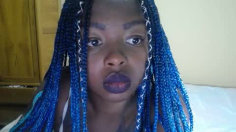 Snapshot of zooee_p chatting on February 9, 10:54 pm Zooe online show from February 9, 10:54 pm