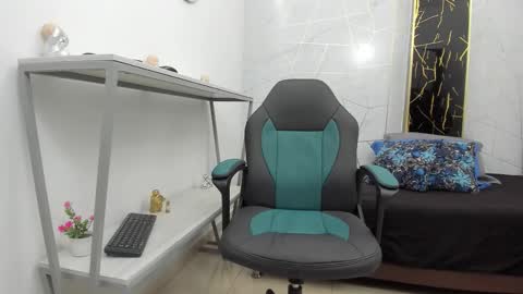     online show from November 23, 8:07 pm