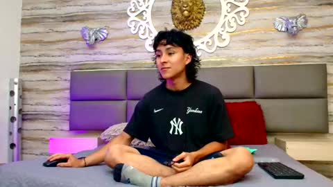     online show from November 6, 12:19 pm