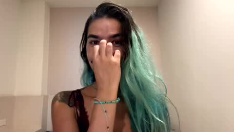 Snapshot of zorosgiirl chatting on December 25, 8:28 pm Birthday Stream - Dec 5 online show from December 25, 8:28 pm