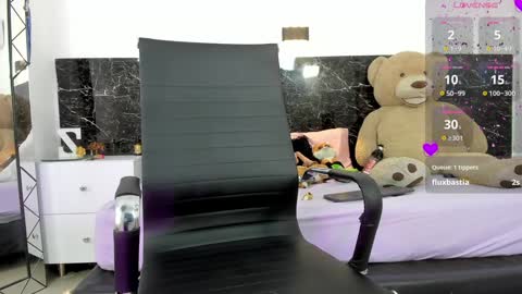 Snapshot of zorravioleta chatting on February 2, 12:13 pm Violeta online show from February 2, 12:13 pm