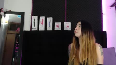 zpzphot online show from December 14, 9:21 pm