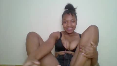 zyraelle_01 online show from May 5, 9:31 pm