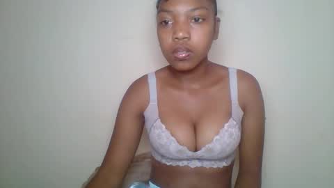 zyraelle_01 online show from May 16, 10:01 am