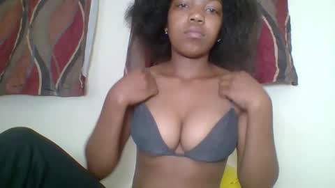 zyraelle_01 online show from April 21, 2:51 am