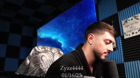 Snapshot of zyzz4444 chatting on January 16, 7:38 am Greek God online show from January 16, 7:38 am