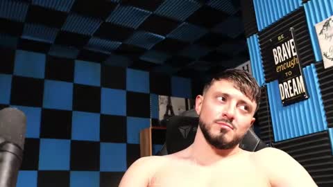 Snapshot of zyzz4444 chatting on December 3, 4:31 am Greek God online show from December 3, 4:31 am