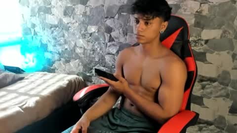 zyzz_1812 online show from May 26, 7:53 pm